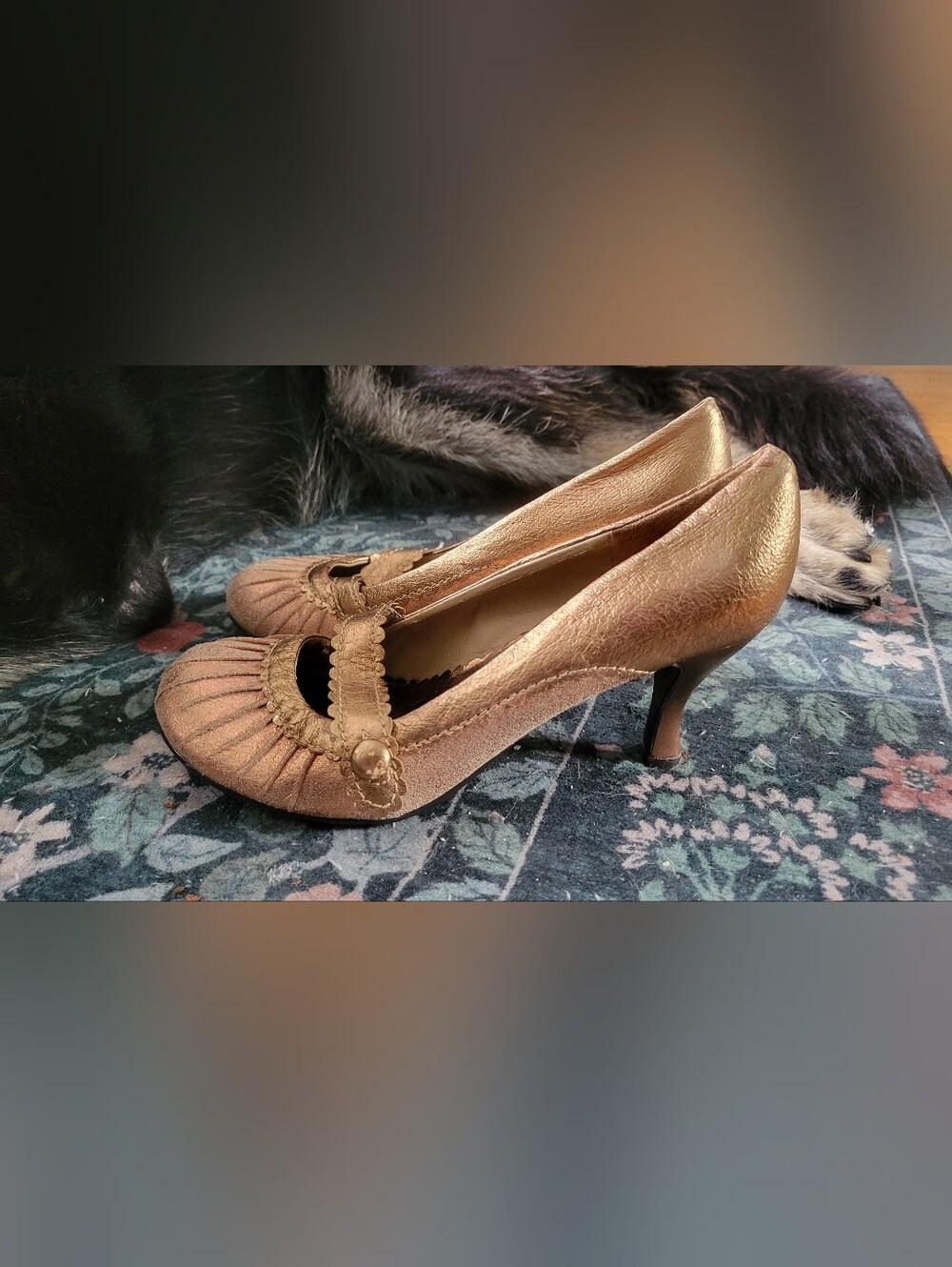 Dollhouse Gold Kitten Heels - Picture 5 of 5